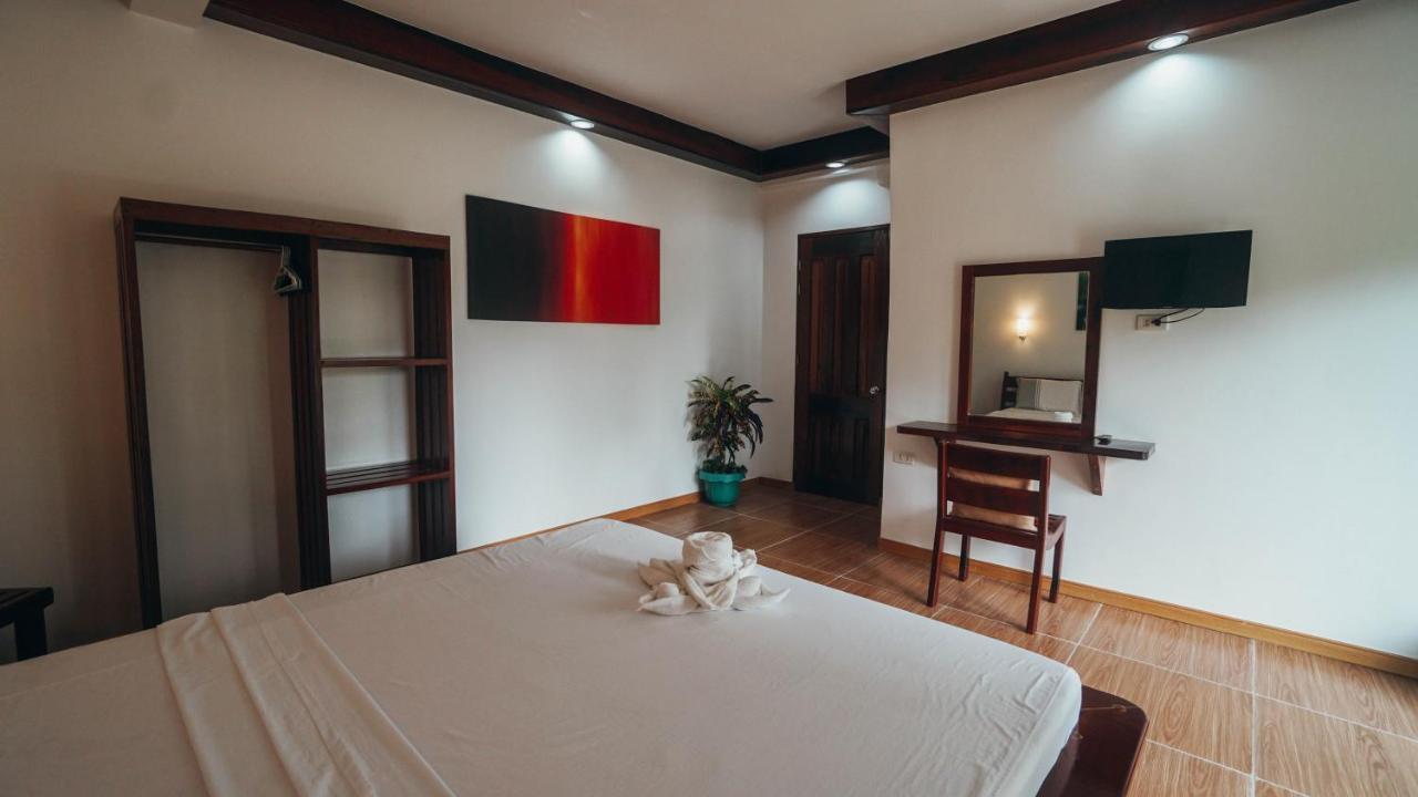 Point 303 Resort General Luna  Luaran gambar