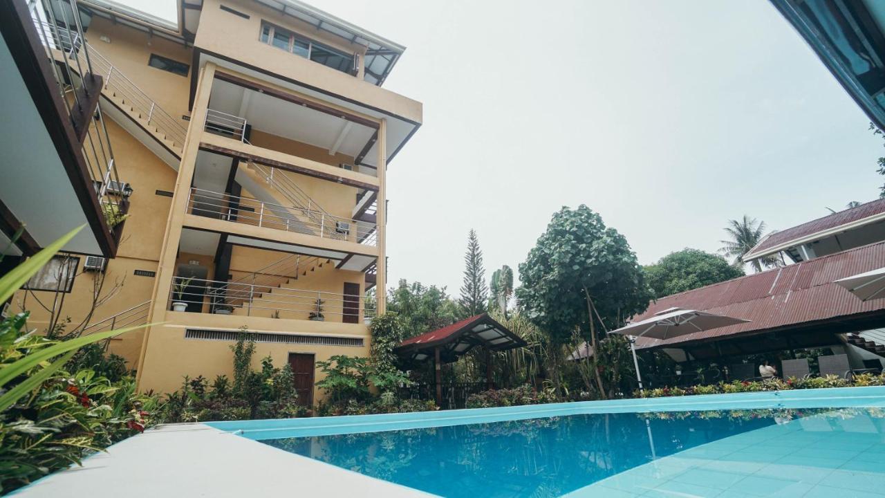 Point 303 Resort General Luna  Luaran gambar